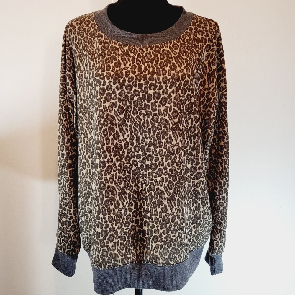 Splendid Leopard Print Sweater Size XXL